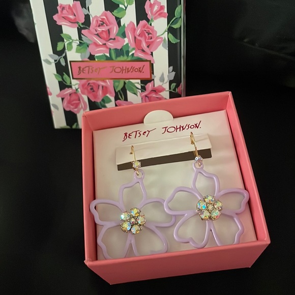 Betsey Johnson Jewelry - Betsey Johnson FLOWER SHOW OPEN FLOWER DANGLE EARRINGS LAVENDER
